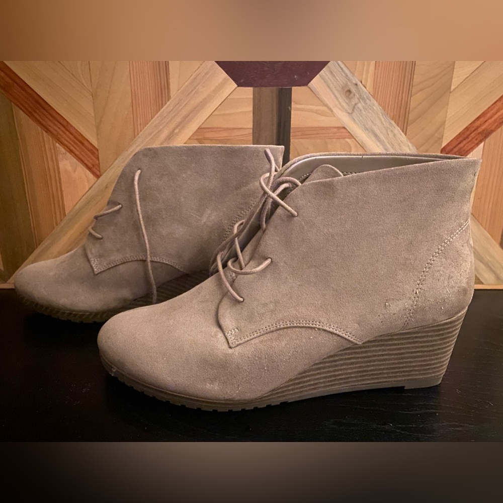 Autumn Wedge Booties size 10 Dr. Scholl’s Beige Fall Boots New without tags